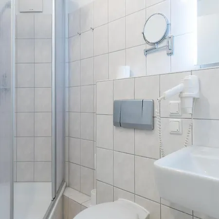 Geschmackvoll Eingerichtete Mit Grossem Balkon In *